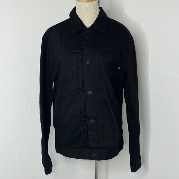 🔹 AG Adriano Goldschmied Denim Jacket